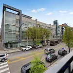 1 Free Parking Gym Balcony Sleeps 10