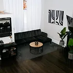 Top 1 Rated 4Br Lincoln Park House - King Bed