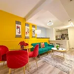 Japanese Themed 2Bedroom In Gold Coast For Up To 4 Guests With Optional Valet Parking