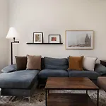 Charming Renovated Apartment In Ukrainian Village