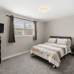 Quiet Townhome, Near Lakefront And Downtown - Superfast Wifi
