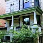 Comfy Garden Suite In Andersonville