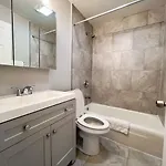 Modern 1br Free Parking Spot Apartment *