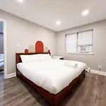 Modern 1Br Free Parking Spot