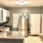 Urban Coach Penthouse - Near Train, Medical District, And Downtown