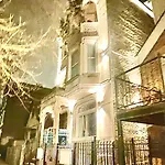 Urban Coach Penthouse - Near Train, Medical District, And Downtown