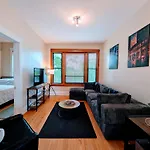 The Roscoe Village Guesthouse