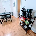 The Roscoe Village Guesthouse