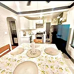 Quiet 1Br, Eat-In Kitchen, Close To Midway