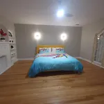 Beautiful 4 Bedroom 2 Bathroom Apartment Near Everything