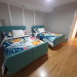 Beautiful 4 Bedroom 2 Bathroom Apartment Near Everything