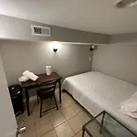 Homestay Close To Downtown - Free Parking *