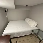 Close To Downtown - Free Parking Homestay