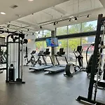 1 Free Parking Gym Balcony Sleeps 12