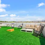 4 Bedroom Unit In West Town