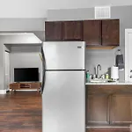 Stylish Humboldt Park Retreat - Walk To Parks & Easy Transit!