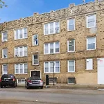 Stylish Humboldt Park Retreat - Walk To Parks & Easy Transit!