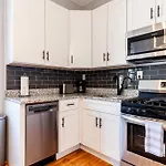Bucktown Loft - 2 Bedroom 1 Bathrom