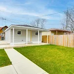 1 Mi To Garfield Park Conservatory Modern Apt!
