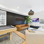 Spacious 4Br With Outdoor Oasis