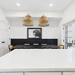 Spacious 4Br With Outdoor Oasis