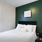 The Chicago Retreat Just 10 Mins From Chicago Bulls Arena