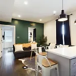 The Chicago Retreat Just 10 Mins From Chicago Bulls Arena