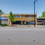 5 Mi To Midway Walkable Chicago Apartment