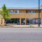 5 Mi To Midway Walkable Chicago Apartment