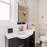 Cozy 2 Bedroom 1 Ba Flat Just 10 Mins From Downtown Apartment Chicago