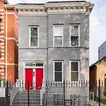 Cozy 2 Bedroom 1 Ba Flat Just 10 Mins From Downtown
