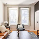 Cozy 2 Bedroom 1 Ba Flat Just 10 Mins From Downtown Apartment Chicago