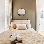 Cozy 2 Bedroom 1 Ba Flat Just 10 Mins From Downtown