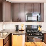 Cozy 2 Bedroom 1 Ba Flat Just 10 Mins From Downtown Apartment