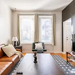 Cozy 2 Bedroom 1 Ba Flat Just 10 Mins From Downtown *