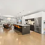 Suite Dreams - Designer Style - Central - Sleeps 7