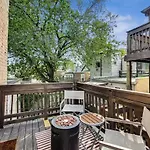 Cozy Coach House With Private Deck