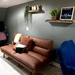 Chicago-Pilsen Boho Apartment With Free Parking - Unit C