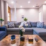 Apartment 3bd 3ba Bronzeville Beauty