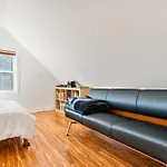 Single Family Home With 3 Bedrooms Plus Attic With 2 Beds