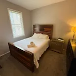 Homestay Wonderful Close To Downtown - Free Parking