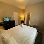 Wonderful Home Close To Downtown Chicago - Free Parking