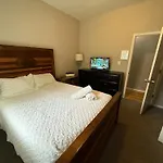 Wonderful Close To Downtown - Free Parking