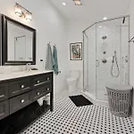 Holiday home Wicker Park 6bd 4ba, Steps From Cta, Parking Incl