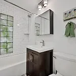 Wicker Park 6bd 4ba, Steps From Cta, Parking Incl Holiday home *