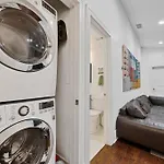 Wicker Park 6bd 4ba, Steps From Cta, Parking Incl Holiday home Chicago