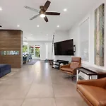 Wicker Park 6bd 4ba, Steps From Cta, Parking Incl Holiday home
