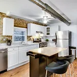 Wicker Park 6bd 4ba, Steps From Cta, Parking Incl Holiday home *