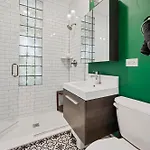 Wicker Park 6bd 4ba, Steps From Cta, Parking Incl Holiday home
