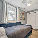 Holiday home Wicker Park 6bd 4ba, Steps From Cta, Parking Incl